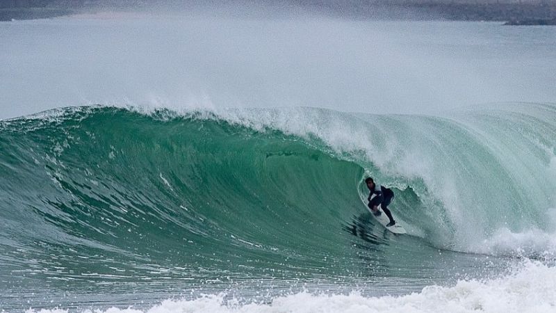 Callum Robson surfing 